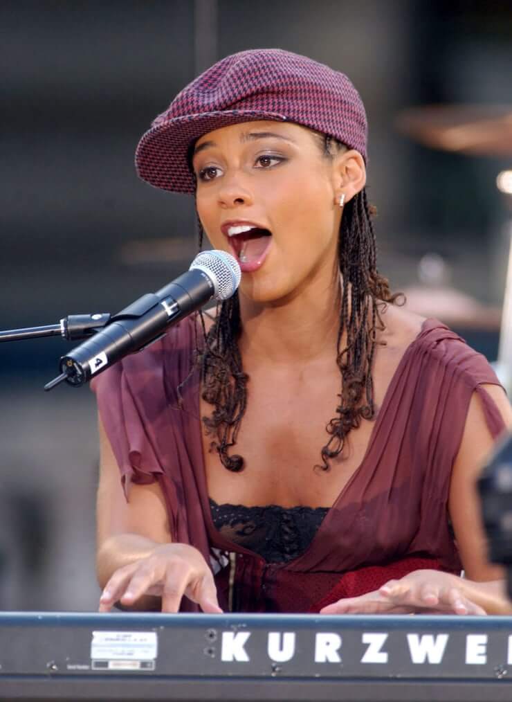 70+ Hot And Sexy Pictures Of Alicia Keys – One of Sexiest Singers Of All Time 62