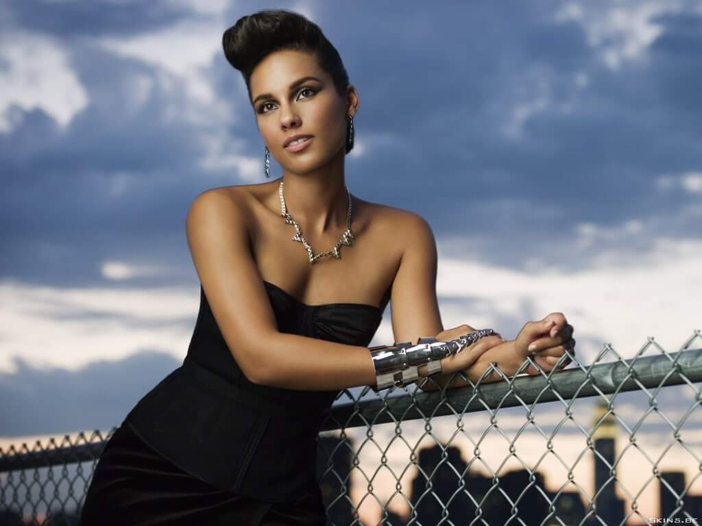 70+ Hot And Sexy Pictures Of Alicia Keys – One of Sexiest Singers Of All Time 439