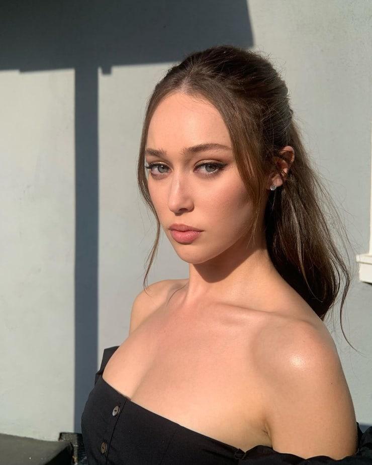 60+ Sexy Alycia Debnam-Carey Boobs Pictures Would Make You Want Her Right Now 15