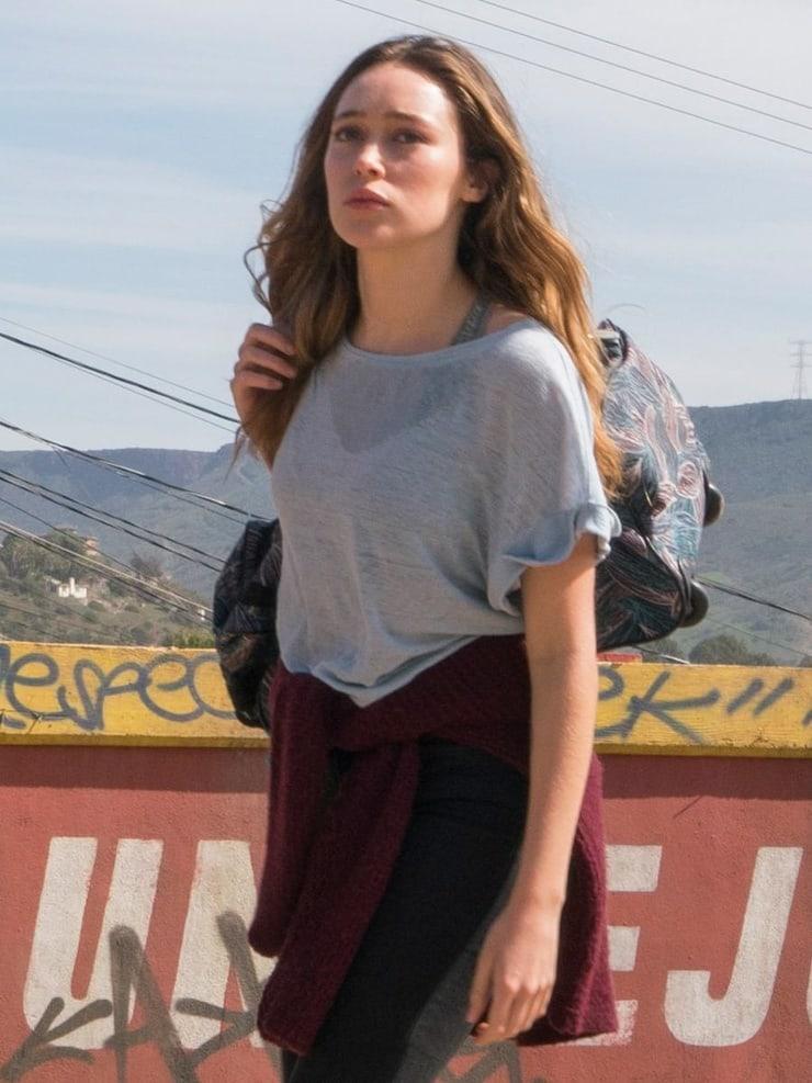 60+ Sexy Alycia Debnam-Carey Boobs Pictures Would Make You Want Her Right Now 4