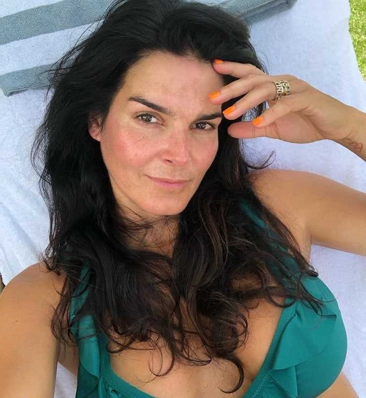 45 Sexy and Hot Angie Harmon Pictures – Bikini, Ass, Boobs 413