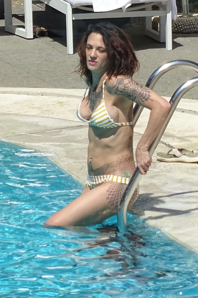 50 Sexy and Hot Asia Argento Pictures – Bikini, Ass, Boobs 254