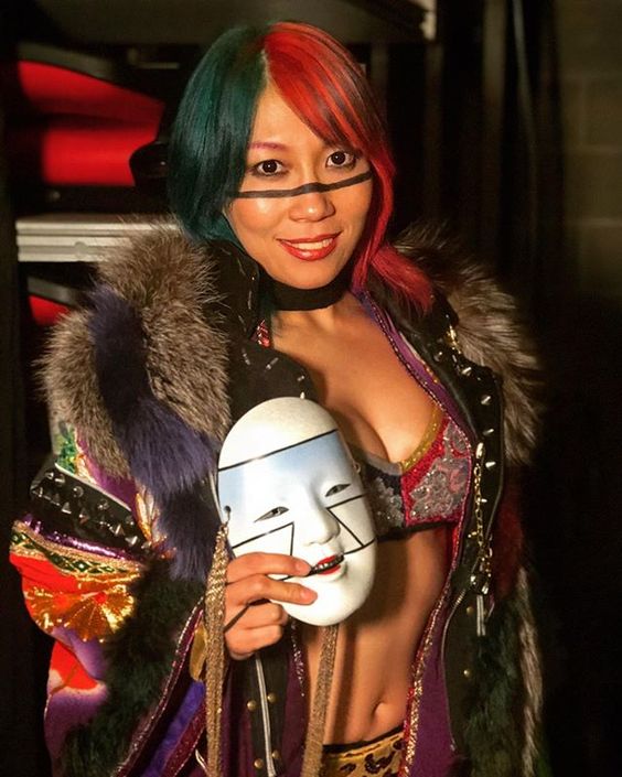 asuka cleavages sexy