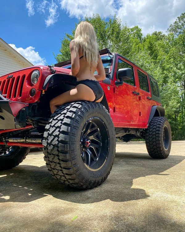 We’ve got 4×4 reasons to love these truck-loving bombshells of the month (35 Photos) 21