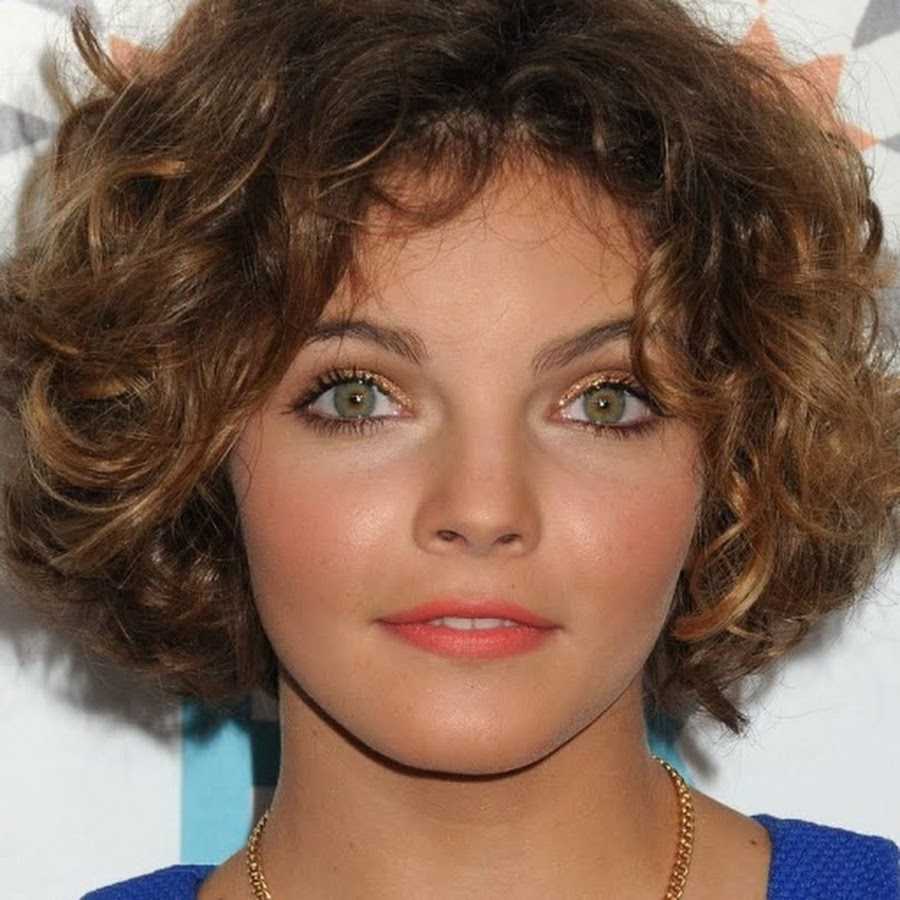 61 Hottest Camren Bicondova Big Butt Pictures Will Hypnotize You With Her Exquisite Body 3