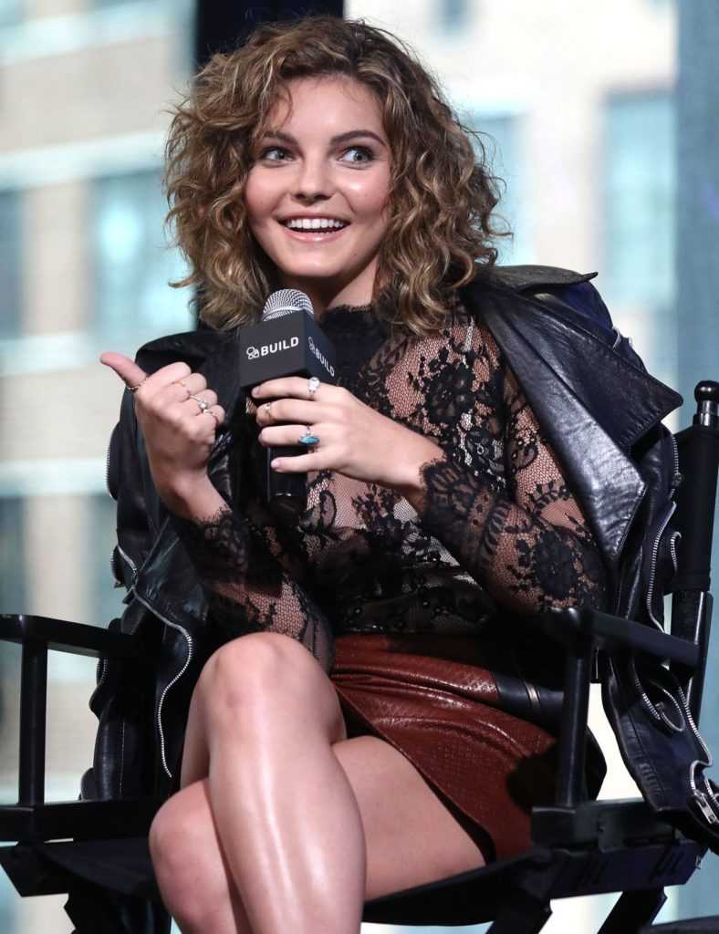 61 Hottest Camren Bicondova Big Butt Pictures Will Hypnotize You With Her Exquisite Body 4