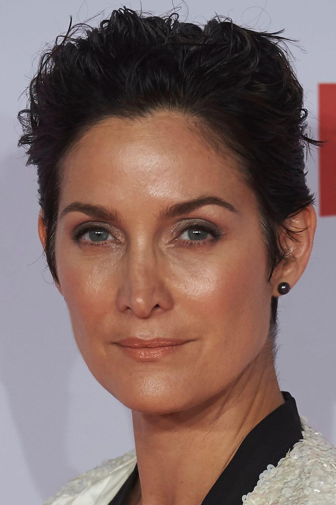 60+ Hottest Carrie-Anne Moss Boobs Pictures Will Make You Fall In Love Like Crazy 41