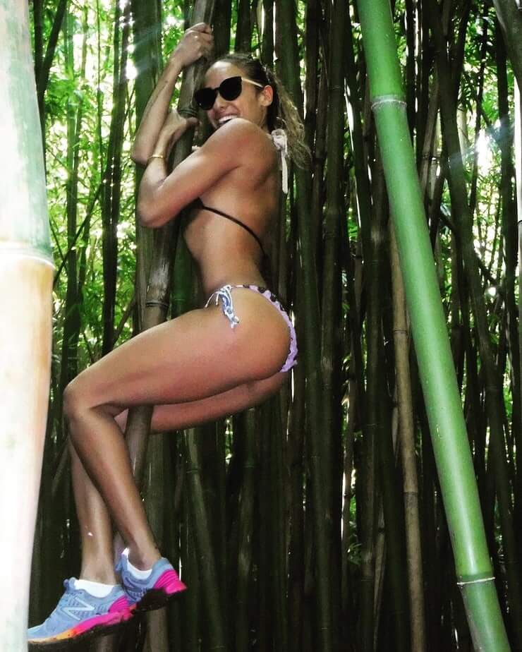 53 Sexy and Hot Dania Ramirez Pictures – Bikini, Ass, Boobs 9