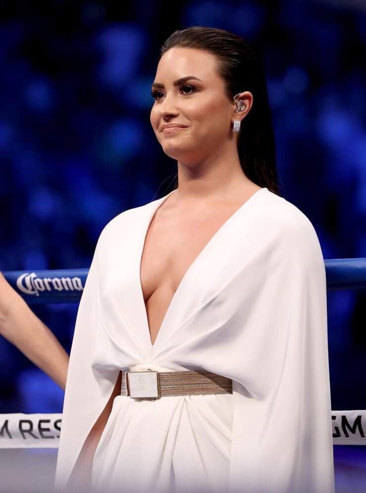 61 Hottest Demi Lovato Big Butt Pictures Which Are Sure To Hypnotize You 13