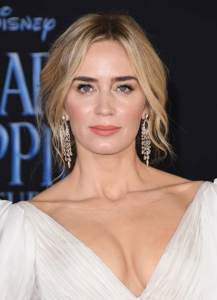 70+ Hot Pictures Of Emily Blunt Will Blow Your Minds 23