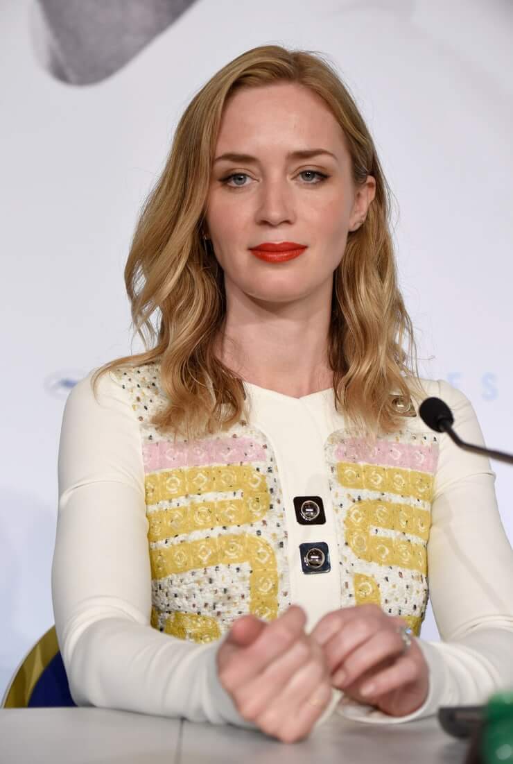 70+ Hot Pictures Of Emily Blunt Will Blow Your Minds 15