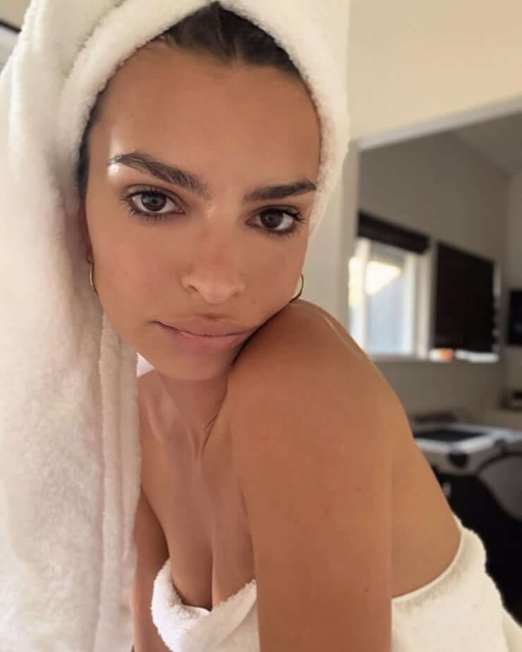 61 Hottest Emily Ratajkowski Big Butt Pictures Are Here To Take Your Breath Away 275