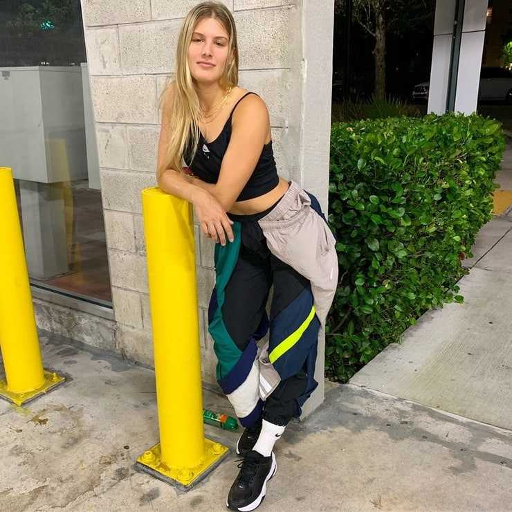 49 Sexy and Hot Eugenie Bouchard Pictures – Bikini, Ass, Boobs 34