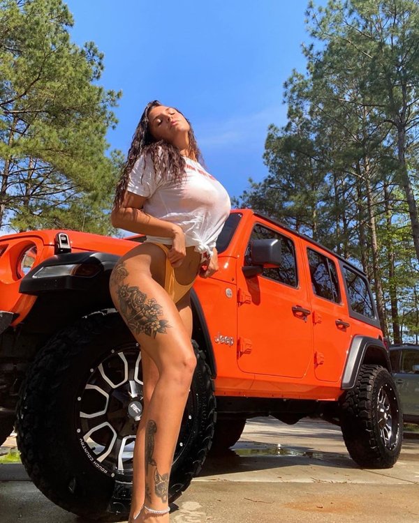We’ve got 4×4 reasons to love these truck-loving bombshells of the month (35 Photos) 20