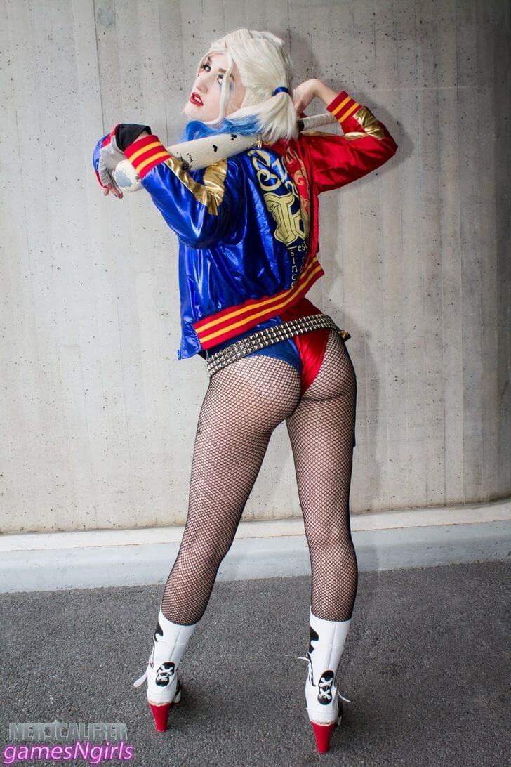 harley quinn looking sexy