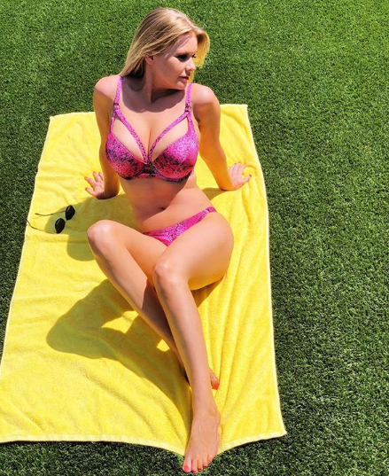 52 Sexy and Hot Carrie Keagan Pictures – Bikini, Ass, Boobs 214