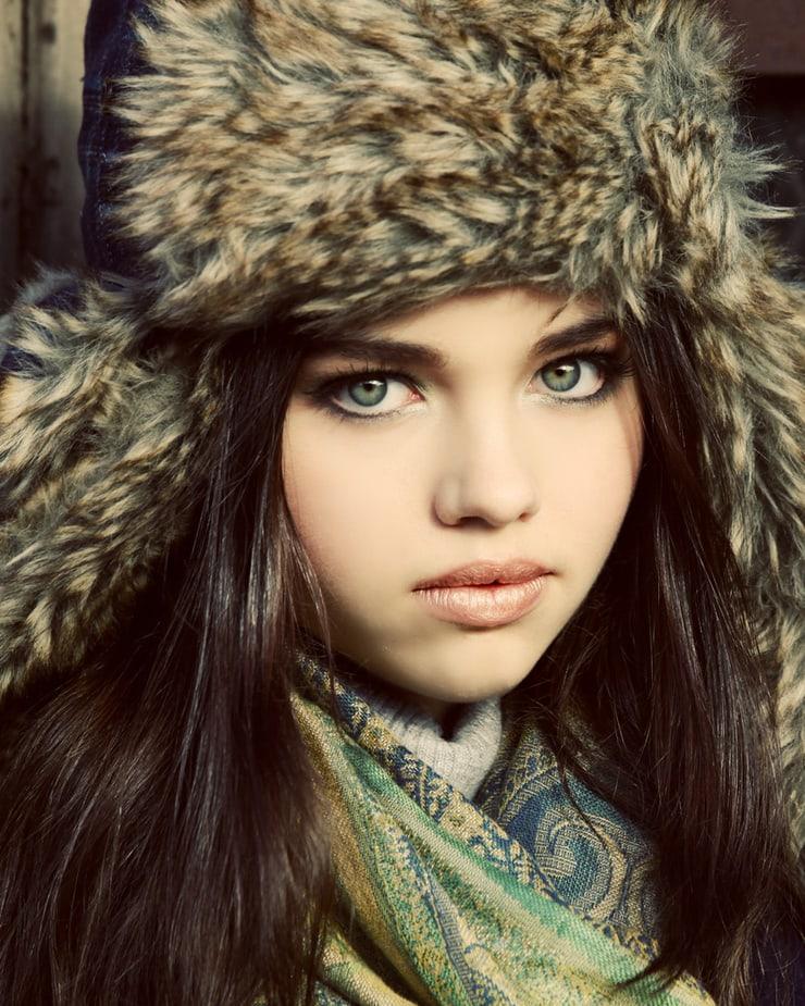 60+ Hot Pictures Of India Eisley Which Will Make You Crazy 11