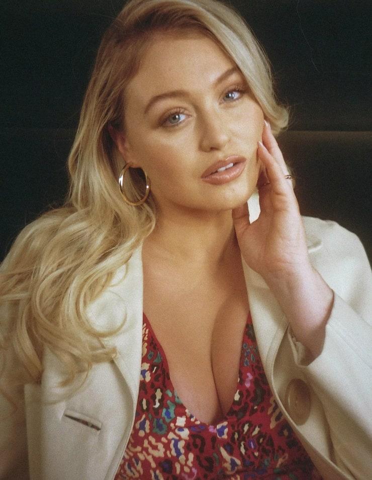 61 Hottest Iskra Lawrence Big Butt Pictures Will Make You Want To Jump Into Bed With Her 170