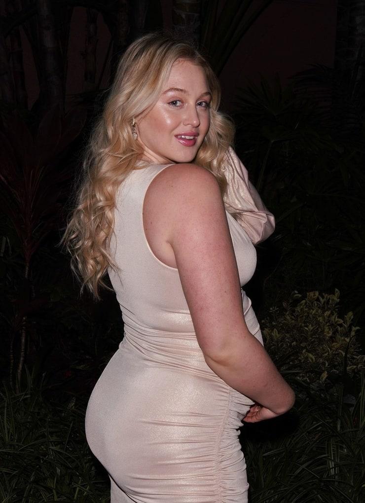 61 Hottest Iskra Lawrence Big Butt Pictures Will Make You Want To Jump Into Bed With Her 171