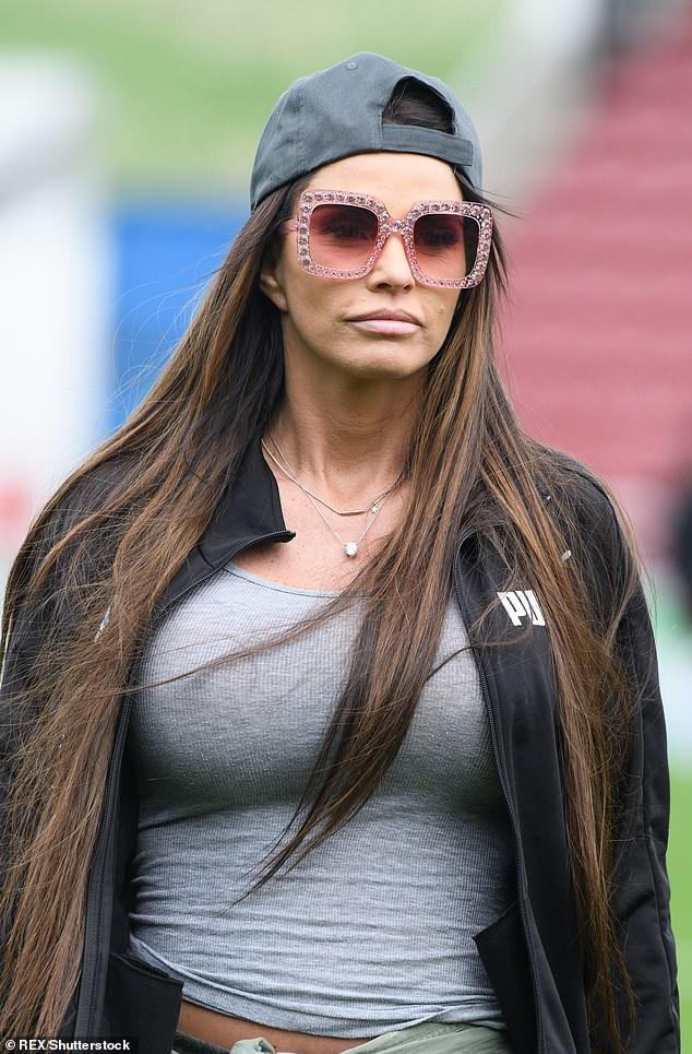 61 Hottest Katie Price Big Butt Pictures Show Off Her Impeccable Sexy Body 6