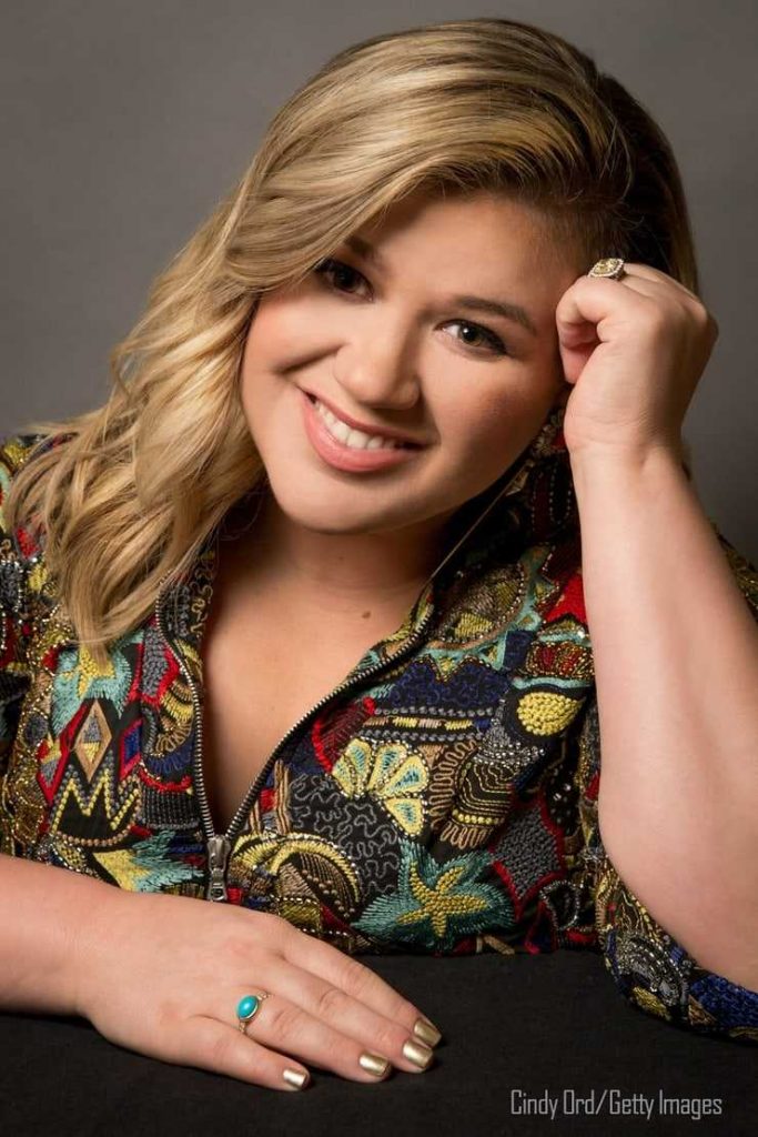 56 Sexy and Hot Kelly Clarkson Pictures – Bikini, Ass, Boobs 30