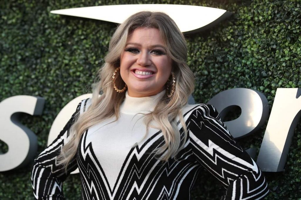 56 Sexy and Hot Kelly Clarkson Pictures – Bikini, Ass, Boobs 195