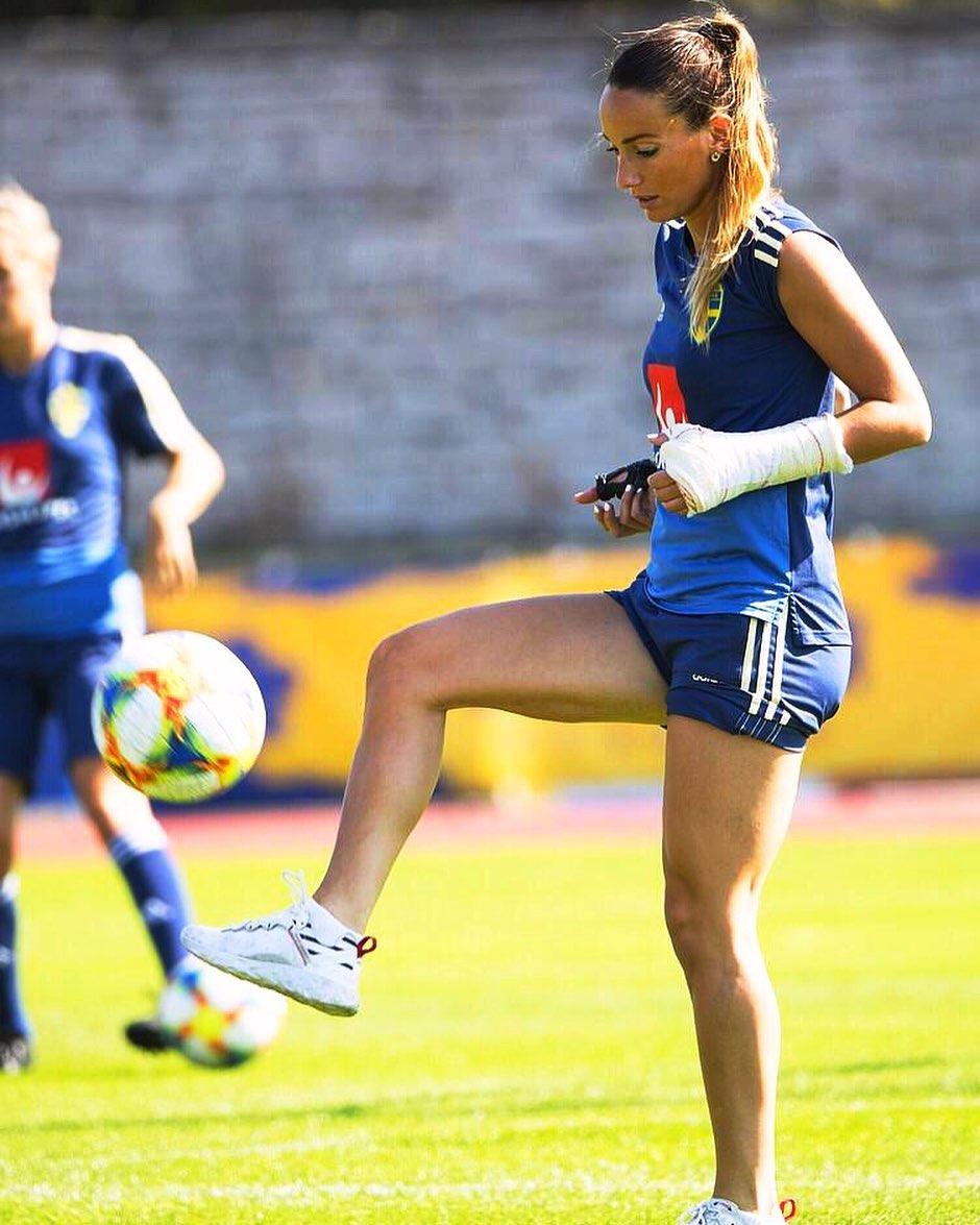 kosovare asllani feet