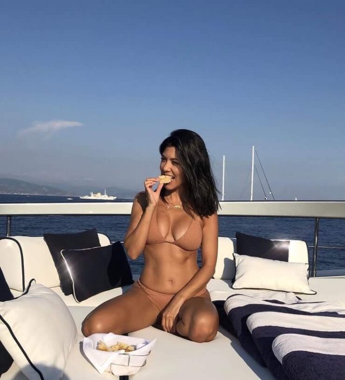 49 kourtney kardashian Nude Pictures Will Make You Slobber Over Her 9