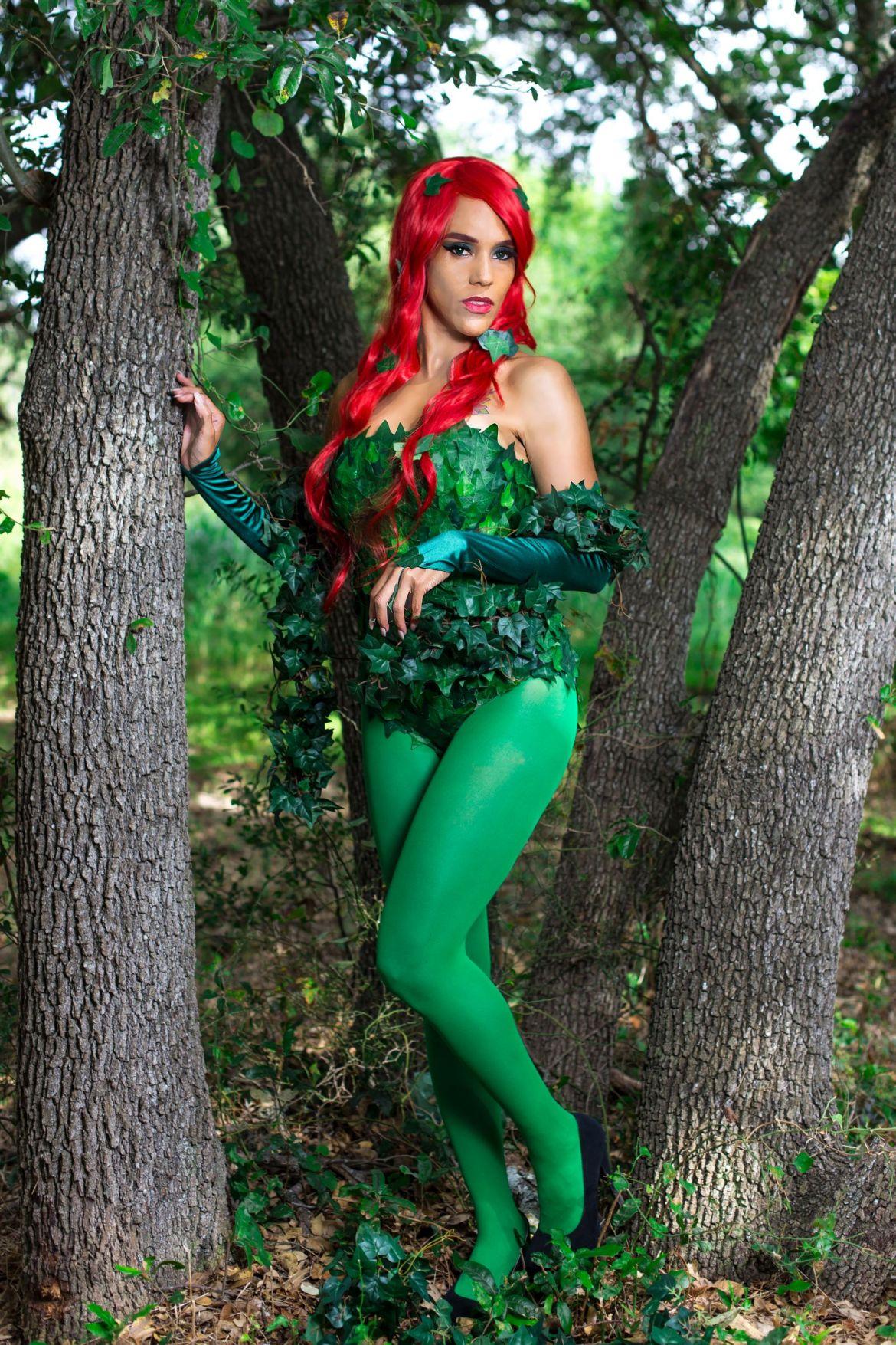 50+ Hot Pictures Of Poison Ivy – One Of The Most Beautiful Batman’s Villain 13
