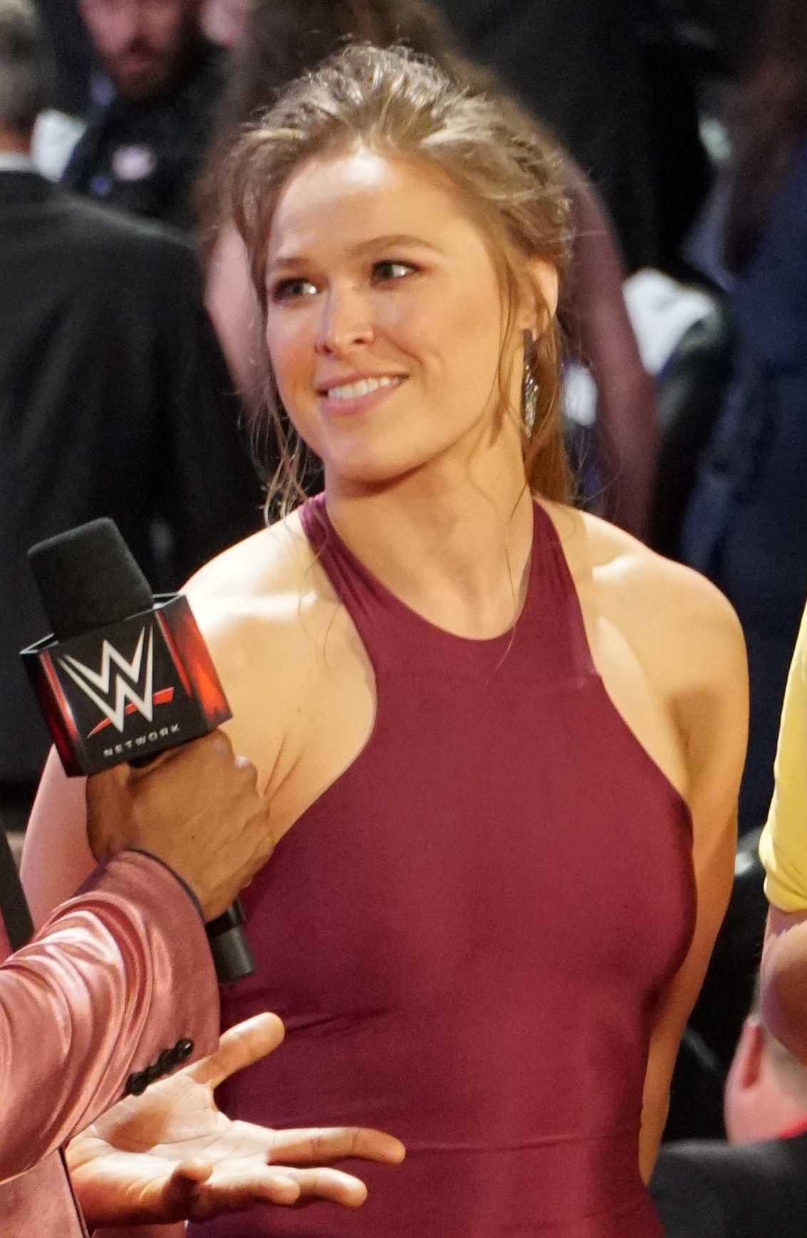 61 Hottest Ronda Rousey Big Butt Pictures Will Make Your Hands Want Her 12