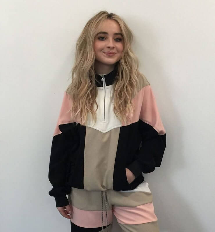 61 Hottest Sabrina Carpenter Big Butt Pictures Will Make You Want To Jump Into Bed With Her 190