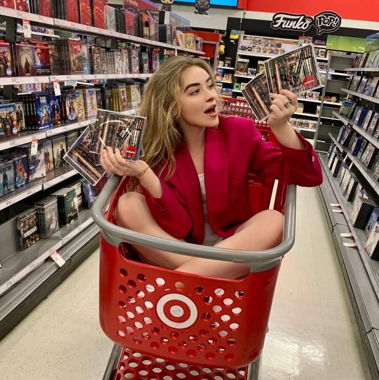 61 Hottest Sabrina Carpenter Big Butt Pictures Will Make You Want To Jump Into Bed With Her 191