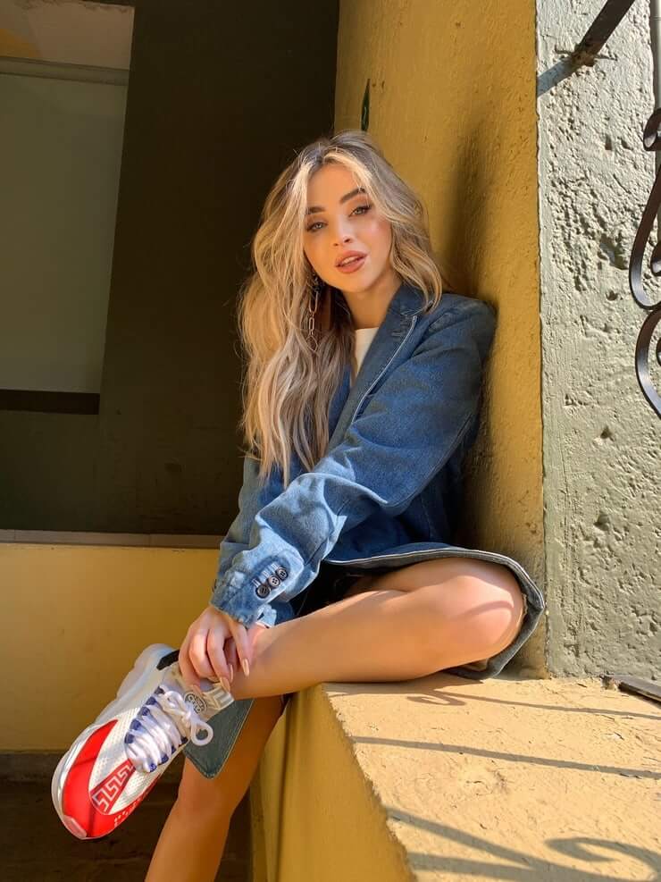 61 Hottest Sabrina Carpenter Big Butt Pictures Will Make You Want To Jump Into Bed With Her 196