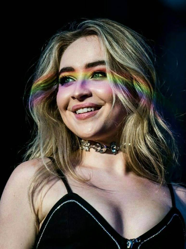 61 Hottest Sabrina Carpenter Big Butt Pictures Will Make You Want To Jump Into Bed With Her 176