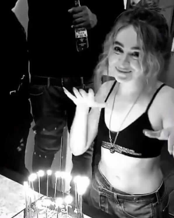 61 Hottest Sabrina Carpenter Big Butt Pictures Will Make You Want To Jump Into Bed With Her 156