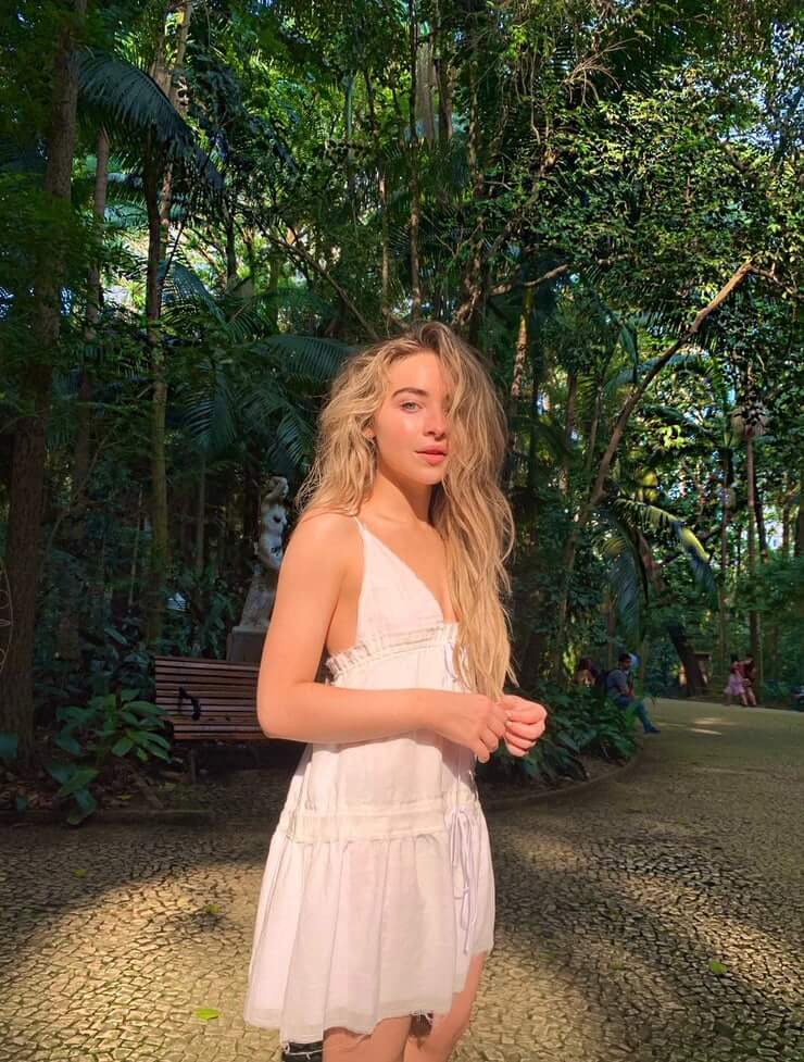 61 Hottest Sabrina Carpenter Big Butt Pictures Will Make You Want To Jump Into Bed With Her 158