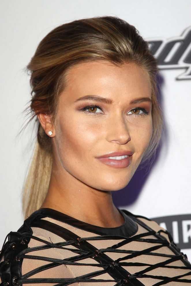 70+ Hot Pictures Of Samantha Hoopes Are Here To Take Your Breath Away 6