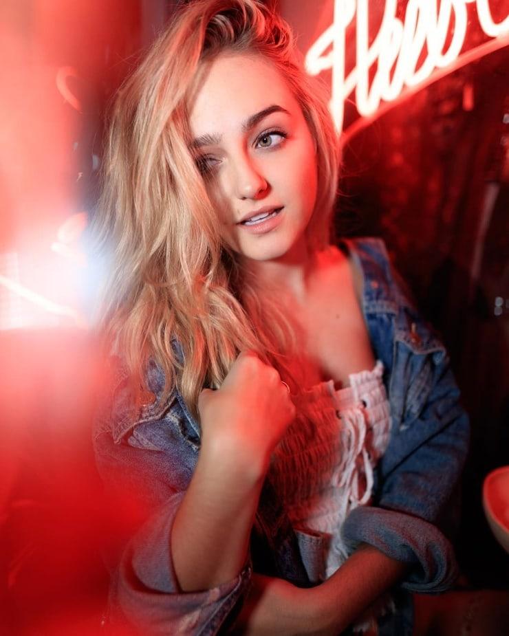 51 Hot Pictures Of Sophie Reynolds That Will Fill Your Heart With Joy A Success 30