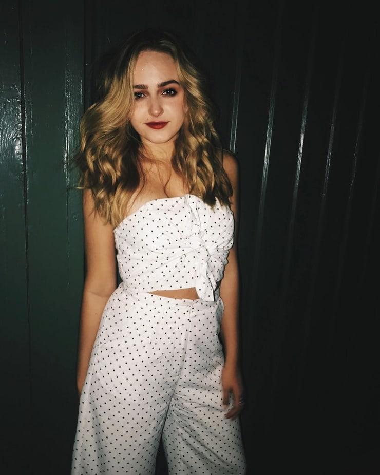 51 Hot Pictures Of Sophie Reynolds That Will Fill Your Heart With Joy A Success 29
