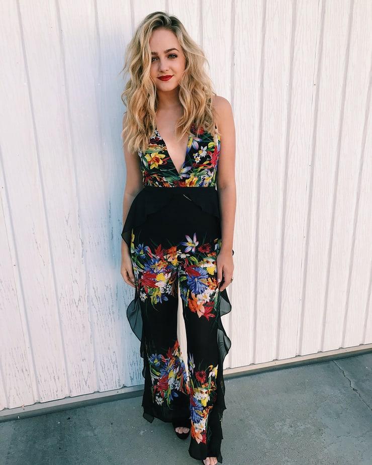 51 Hot Pictures Of Sophie Reynolds That Will Fill Your Heart With Joy A Success 27