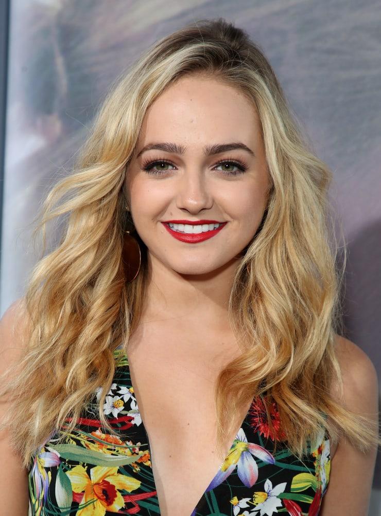 51 Hot Pictures Of Sophie Reynolds That Will Fill Your Heart With Joy A Success 26