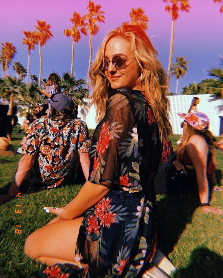 51 Hot Pictures Of Sophie Reynolds That Will Fill Your Heart With Joy A Success 24