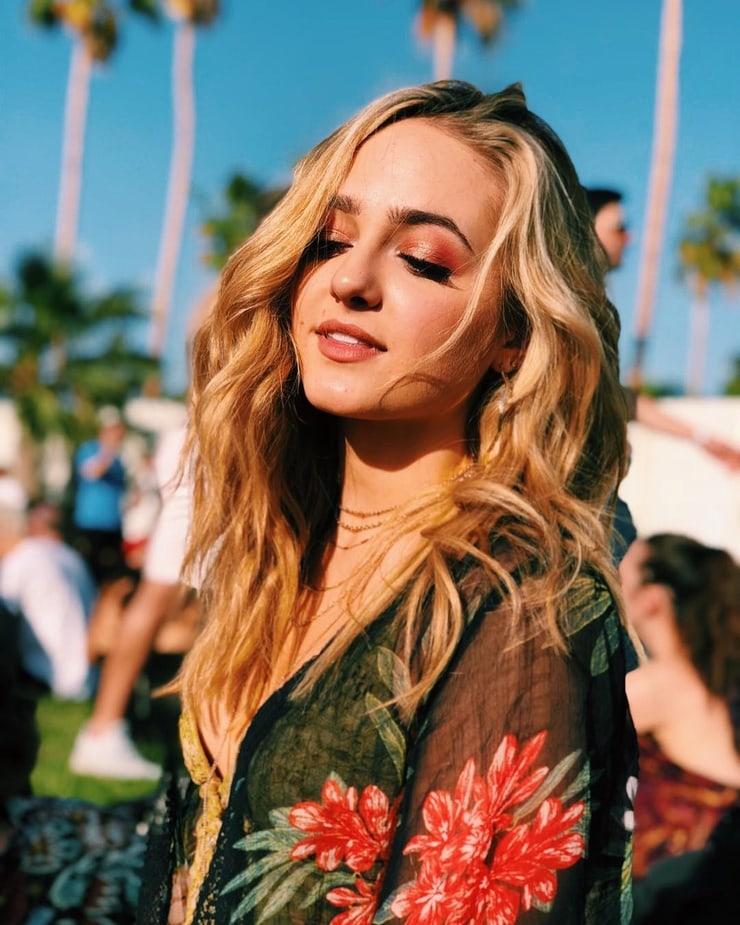 51 Hot Pictures Of Sophie Reynolds That Will Fill Your Heart With Joy A Success 23