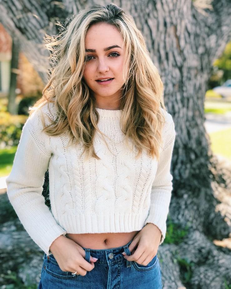 51 Hot Pictures Of Sophie Reynolds That Will Fill Your Heart With Joy A Success 17