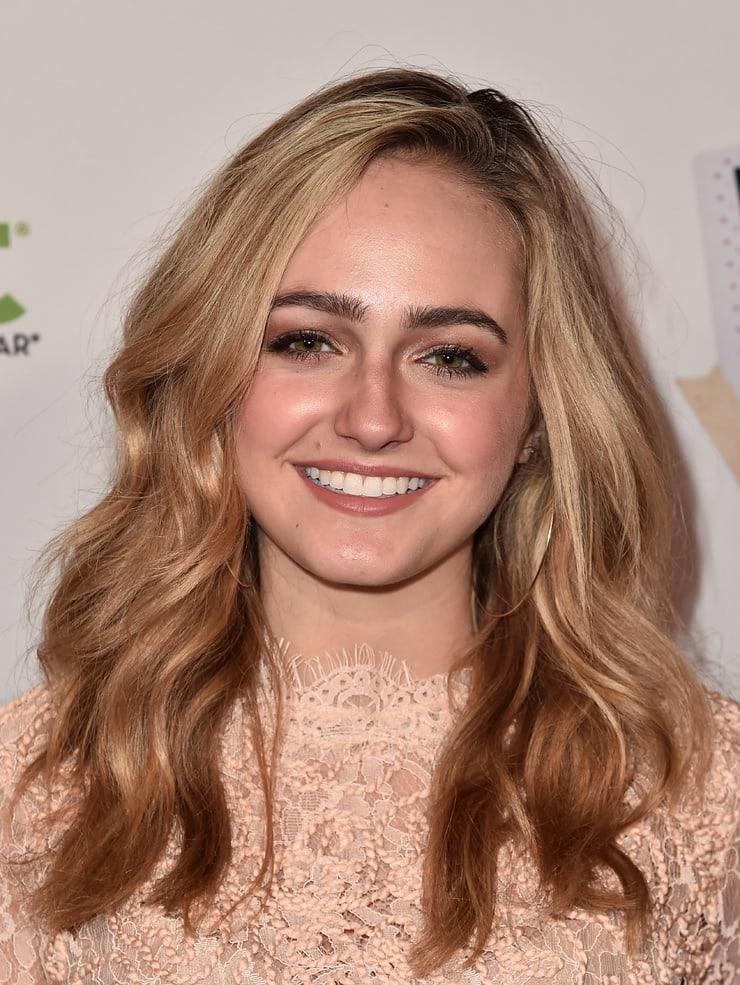 51 Hot Pictures Of Sophie Reynolds That Will Fill Your Heart With Joy A Success 13