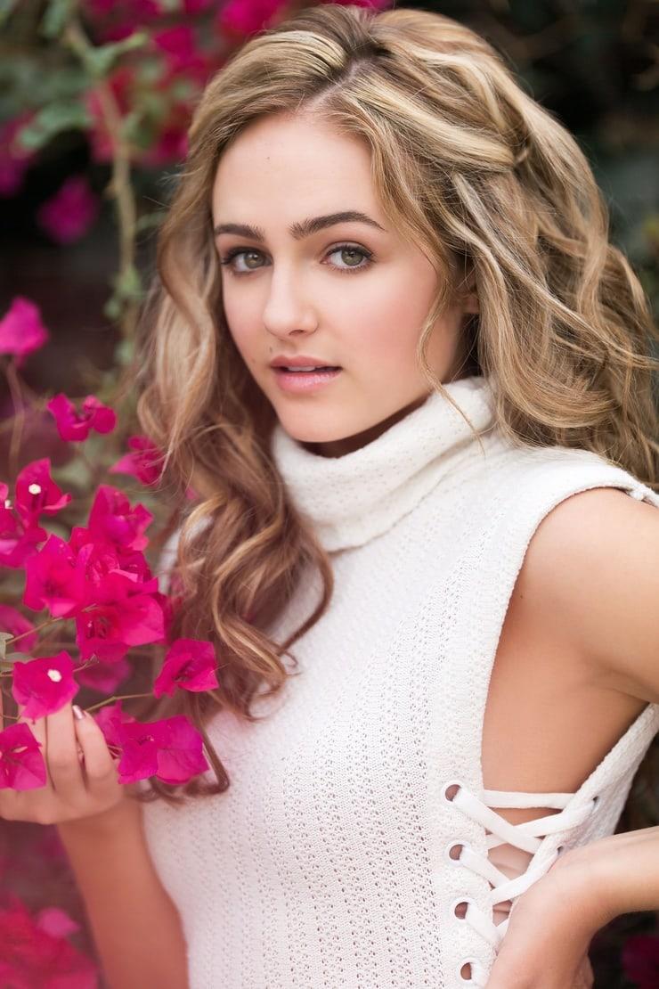 51 Hot Pictures Of Sophie Reynolds That Will Fill Your Heart With Joy A Success 11