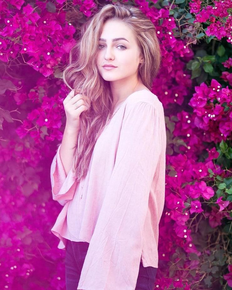 51 Hot Pictures Of Sophie Reynolds That Will Fill Your Heart With Joy A Success 9