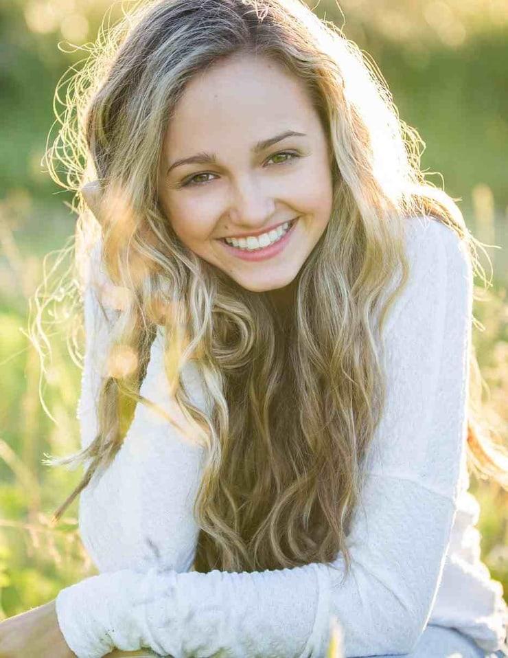 51 Hot Pictures Of Sophie Reynolds That Will Fill Your Heart With Joy A Success 4