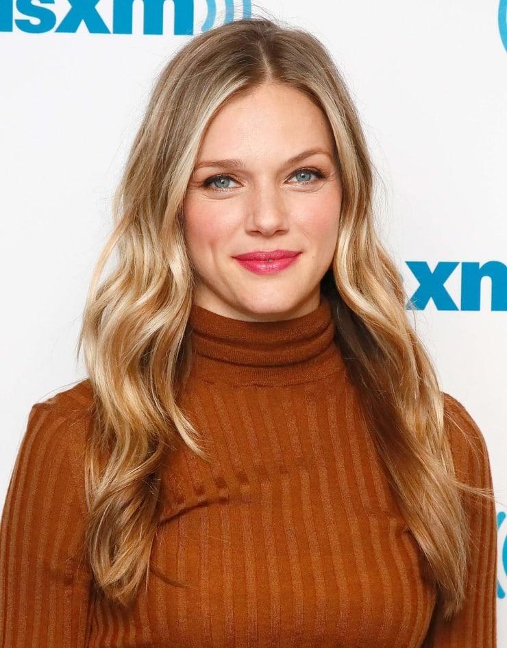 60+ Hottest Tracy Spiridakos Big Boobs Pictures Which Will Make You Swelter All Over 42