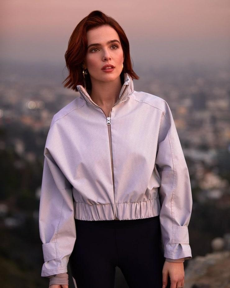 60+ Hot And Sexy Pictures Of Zoey Deutch Will Make You Love Her Unconditionally 35